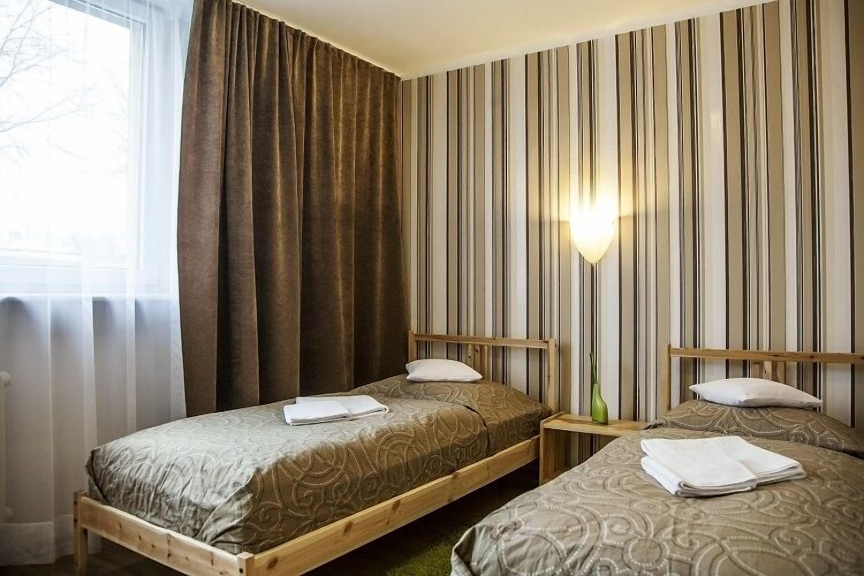 triple room | premium bedding, desk, iron/ironing board, rollaway beds