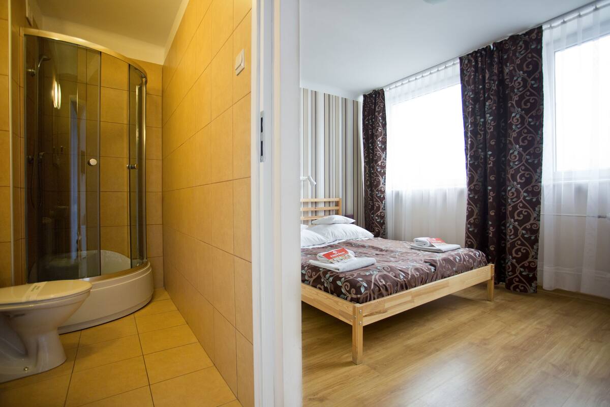 Double Room | Premium bedding, desk, iron/ironing board, rollaway beds