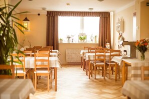 Frühstück, polnische Küche, Speisen im Freien 