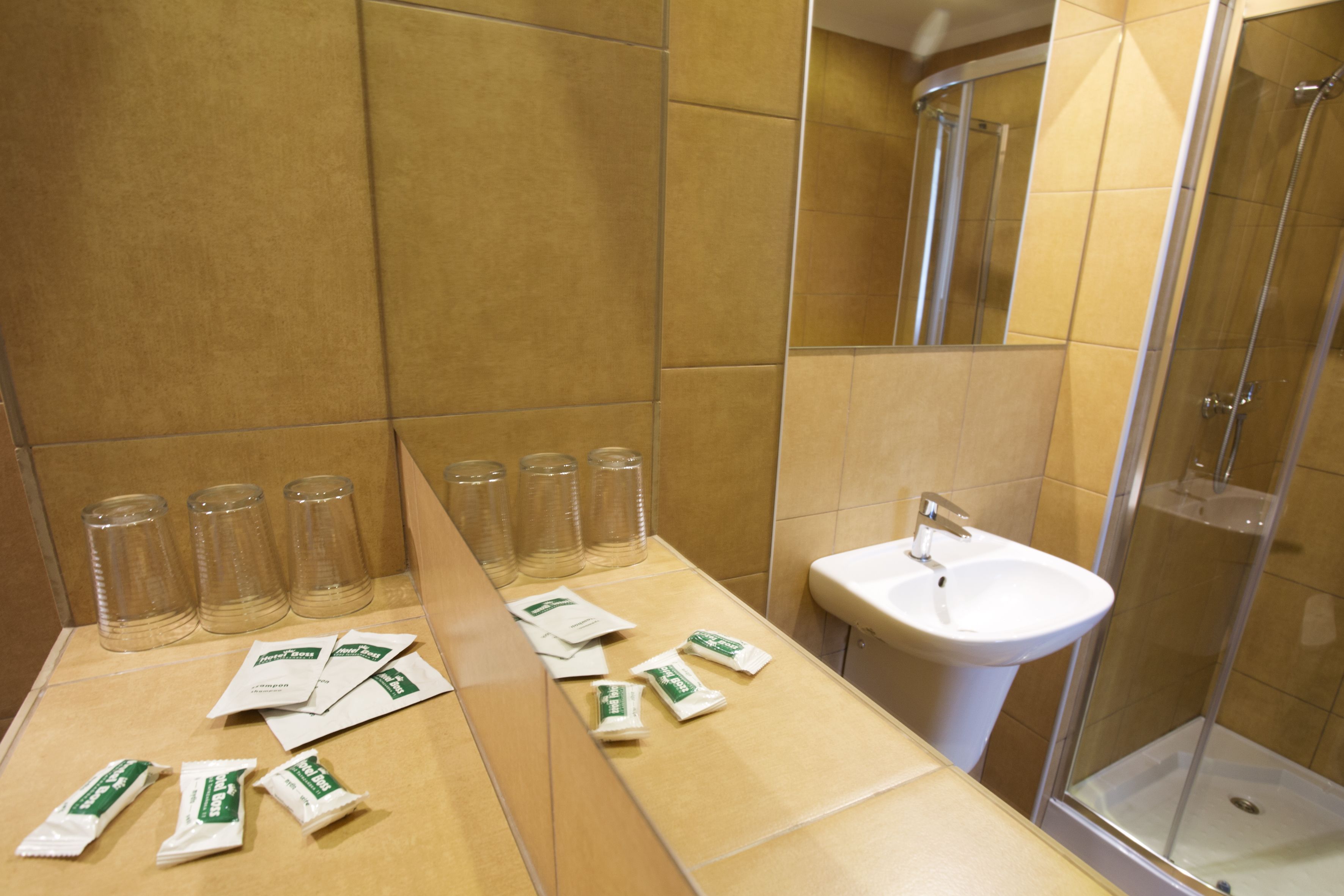 shower, free toiletries, towels