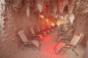 Sauna, hot tub, steam room, body treatments, hydrotherapy, aromatherapy