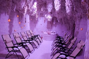 Sauna, hot tub, steam room, body treatments, hydrotherapy, aromatherapy