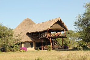 Front of property - Mapito Tented Camp (Serengeti)