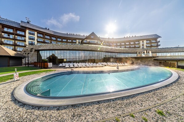 Indoor pool, outdoor pool
