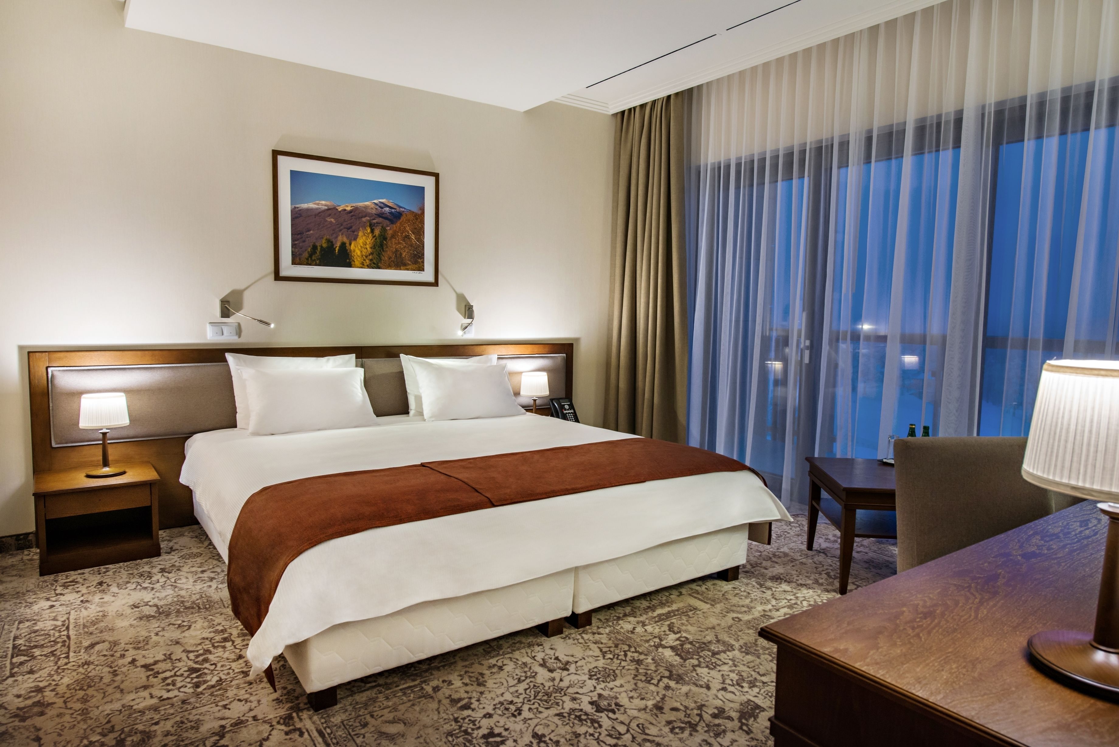 Single Room | Minibar, in-room safe, desk, laptop workspace