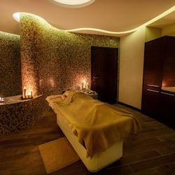 Couples treatment room(s), hot tub, Turkish bath/hammam, body treatments