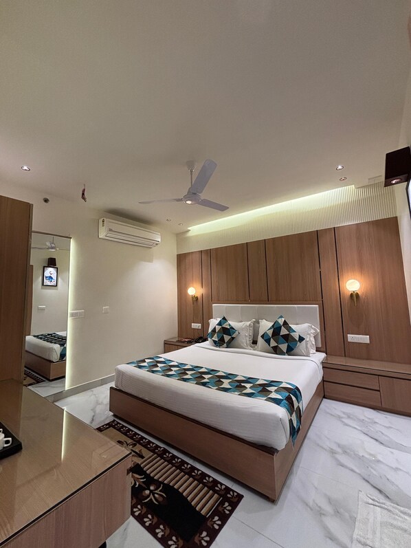 Family Room | 5 bedrooms, Egyptian cotton sheets, premium bedding, pillowtop beds