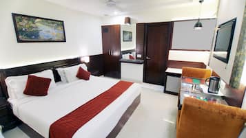 5 bedrooms, Egyptian cotton sheets, premium bedding, pillow-top beds