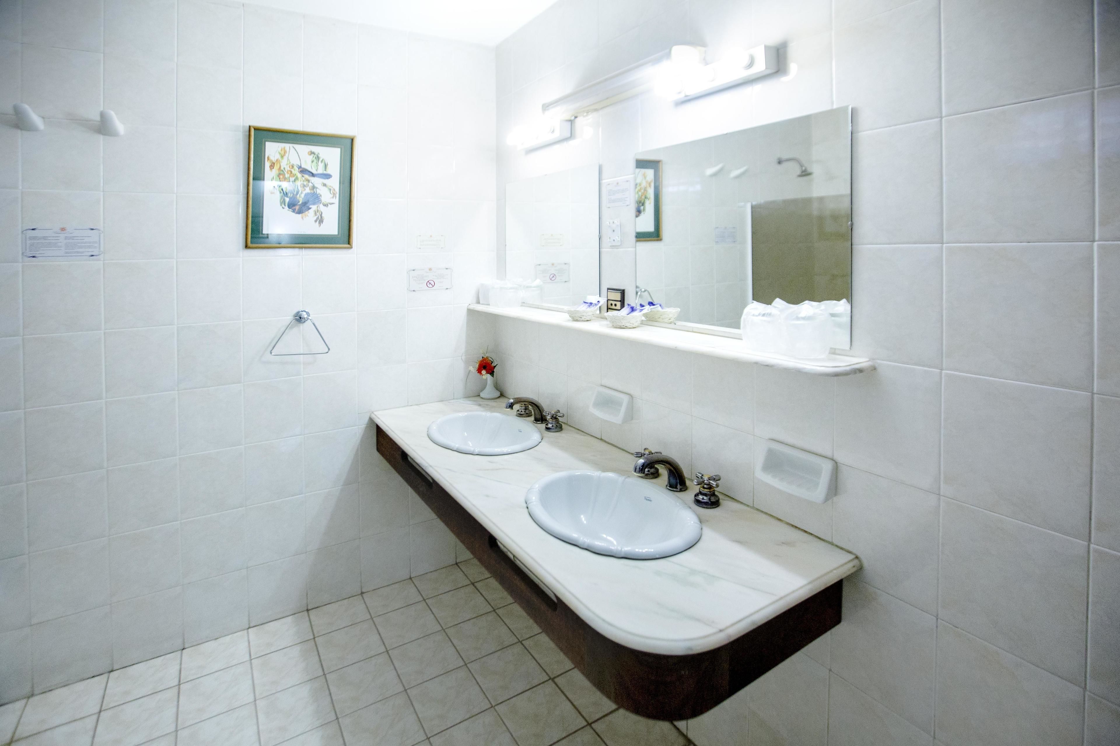 rainfall showerhead, free toiletries, bidet, towels