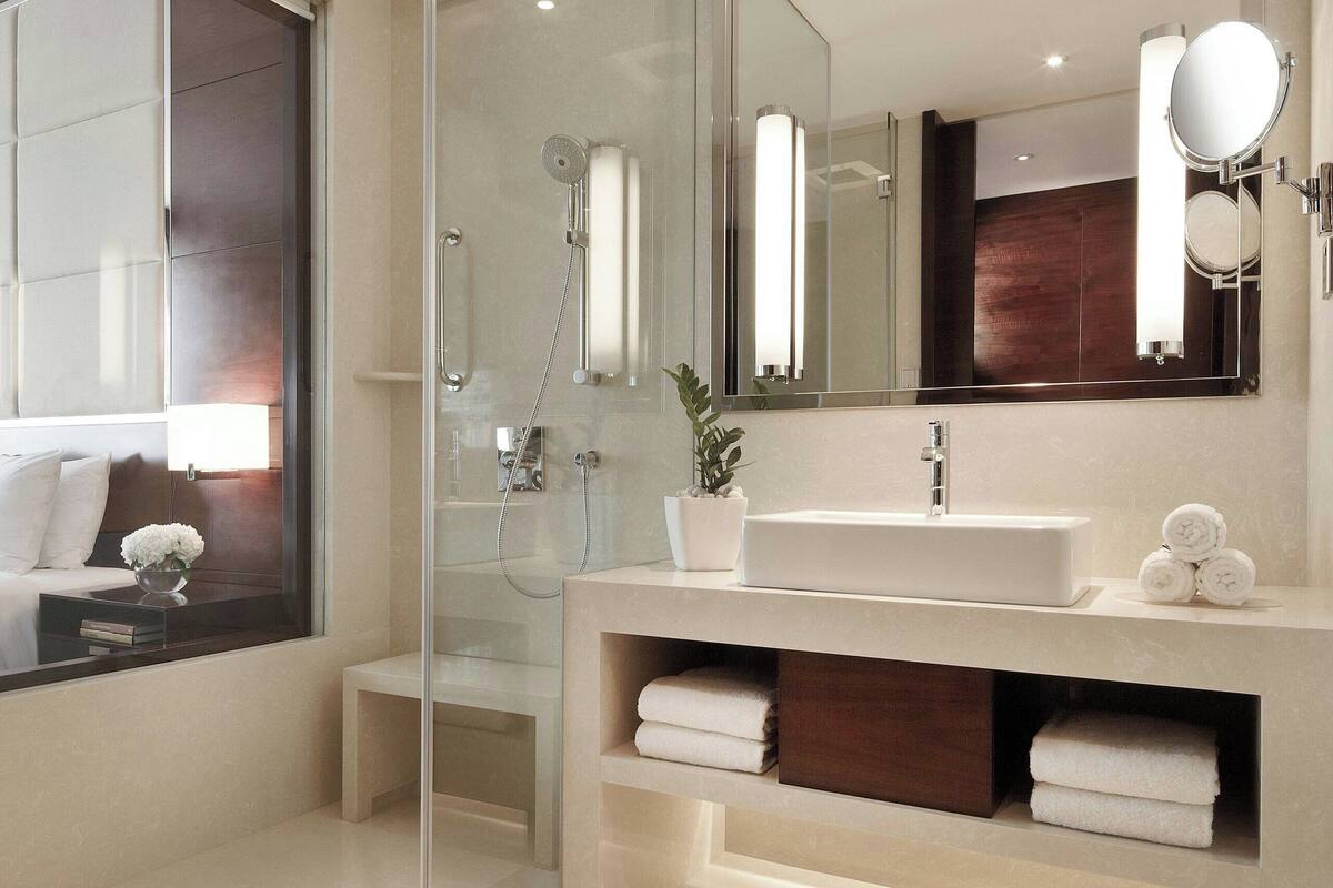 shower, rainfall showerhead, free toiletries, hair dryer