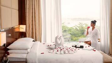 Executive Suite, 1 Bedroom, Executive Level | 1 bedroom, premium bedding, minibar, in-room safe