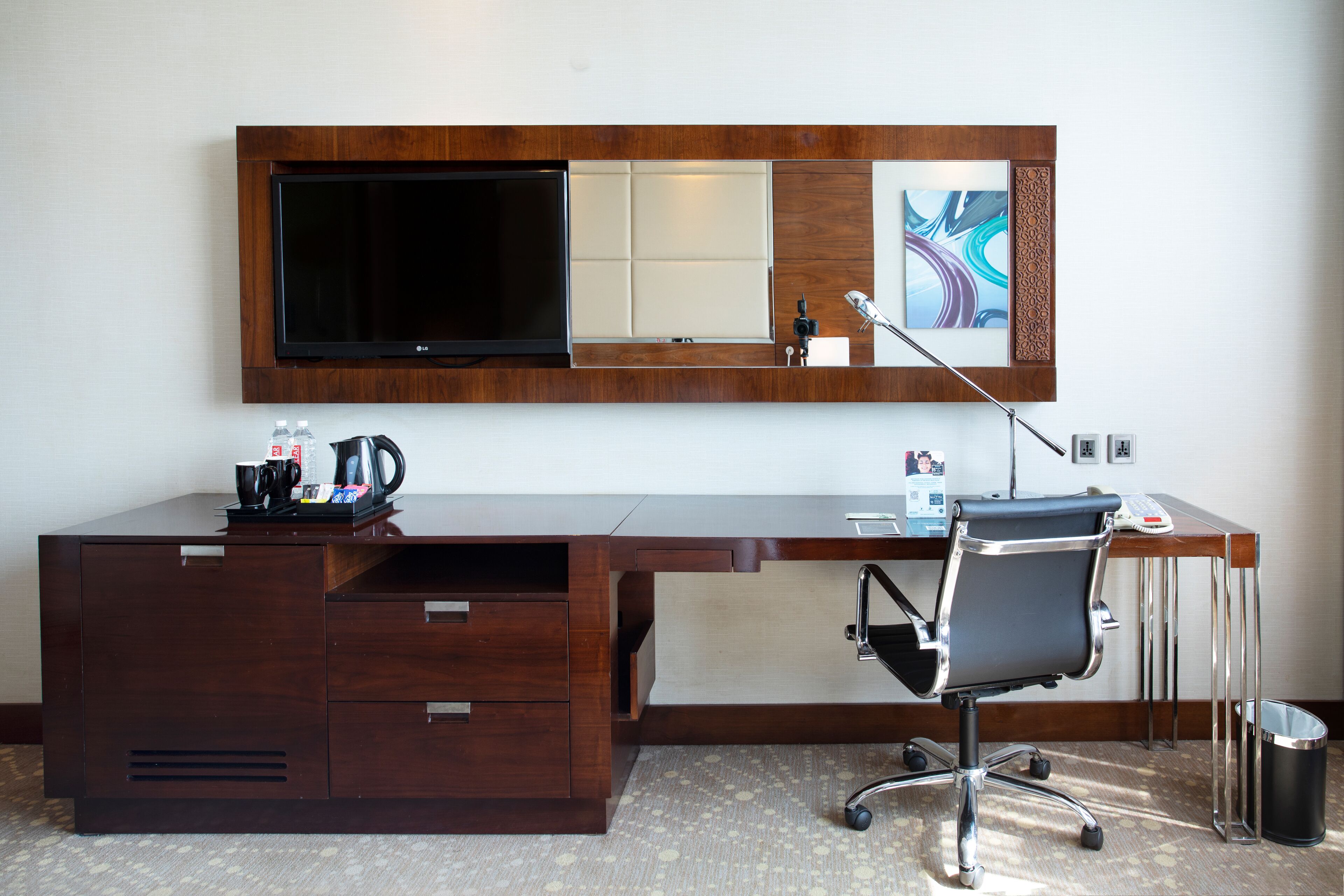 37-inch tv with digital channels, ipod dock