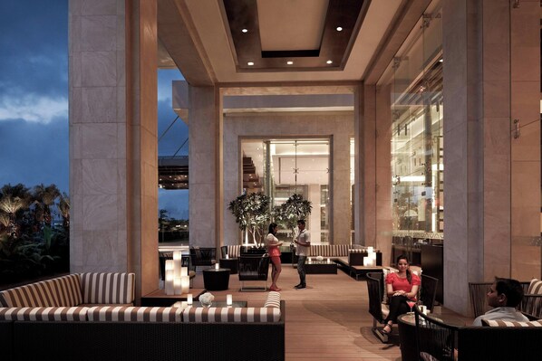 Breakfast, lunch, dinner served; al fresco dining - Courtyard by Marriott Pune Chakan (Rajgurunagar)