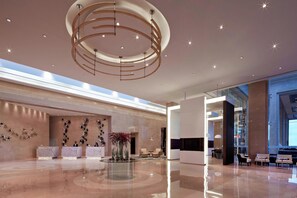 Lobby - Courtyard by Marriott Pune Chakan (Rajgurunagar)