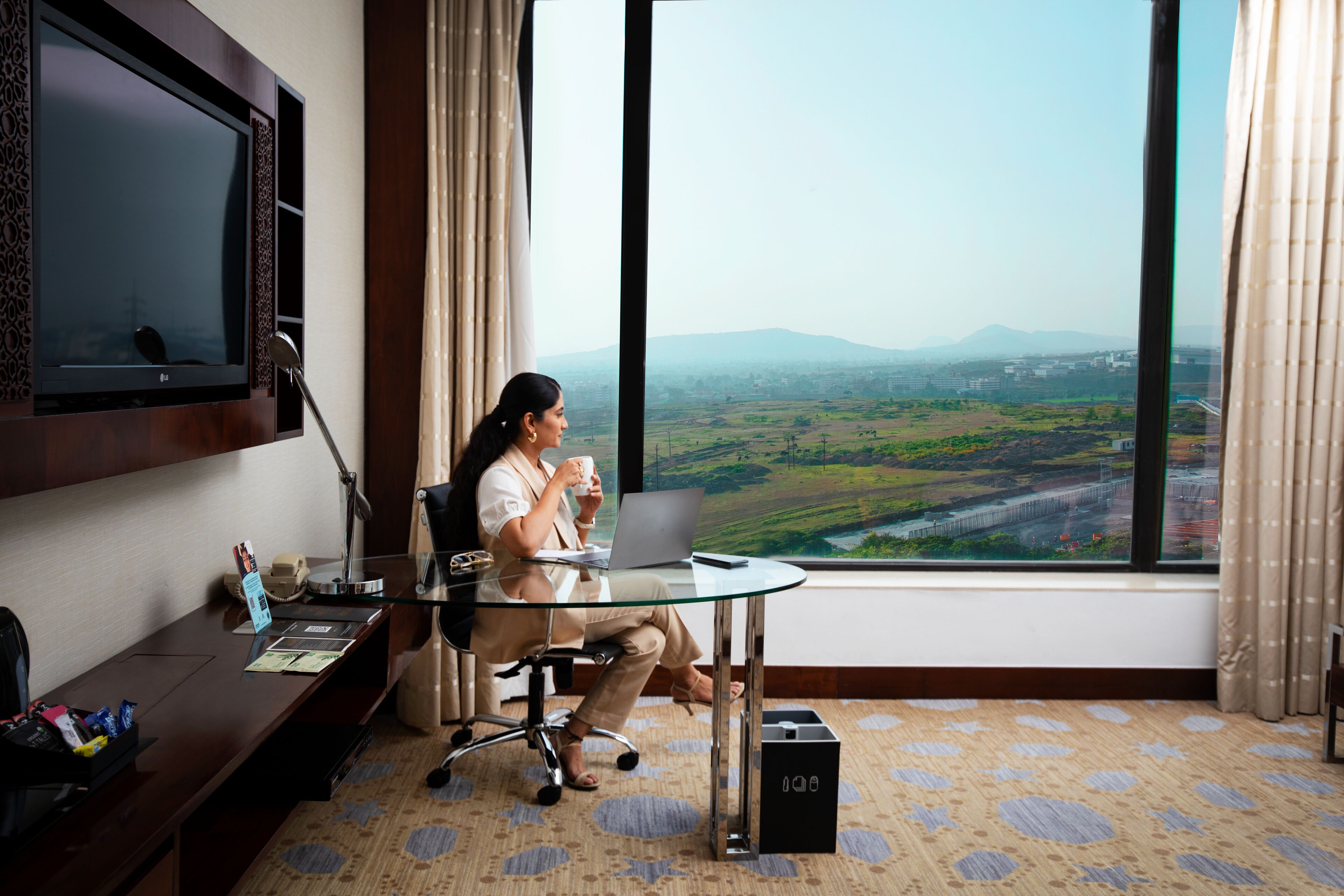 executive suite, 1 bedroom, non smoking, executive level | mountain view