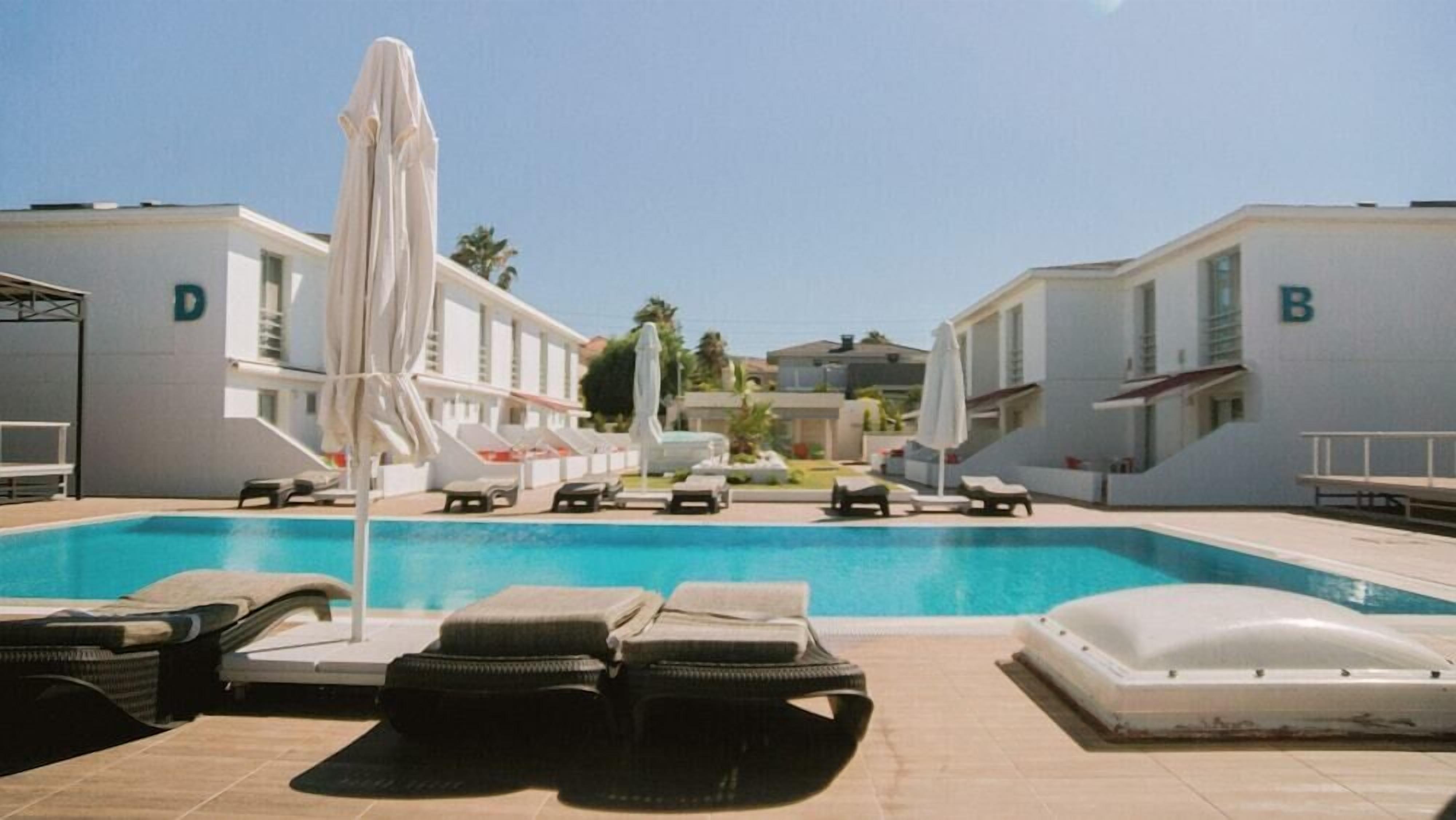 حمّام سباحة خارجي