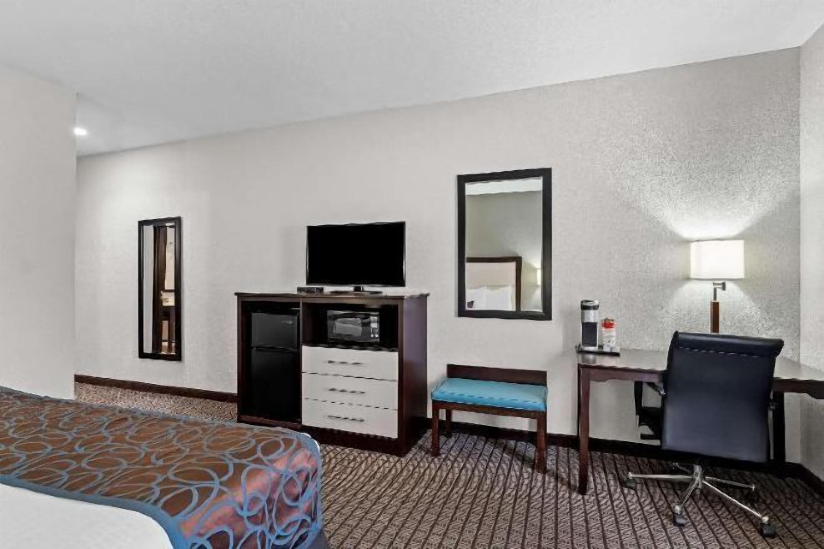 Desk, iron/ironing board, free cribs/infant beds, free WiFi