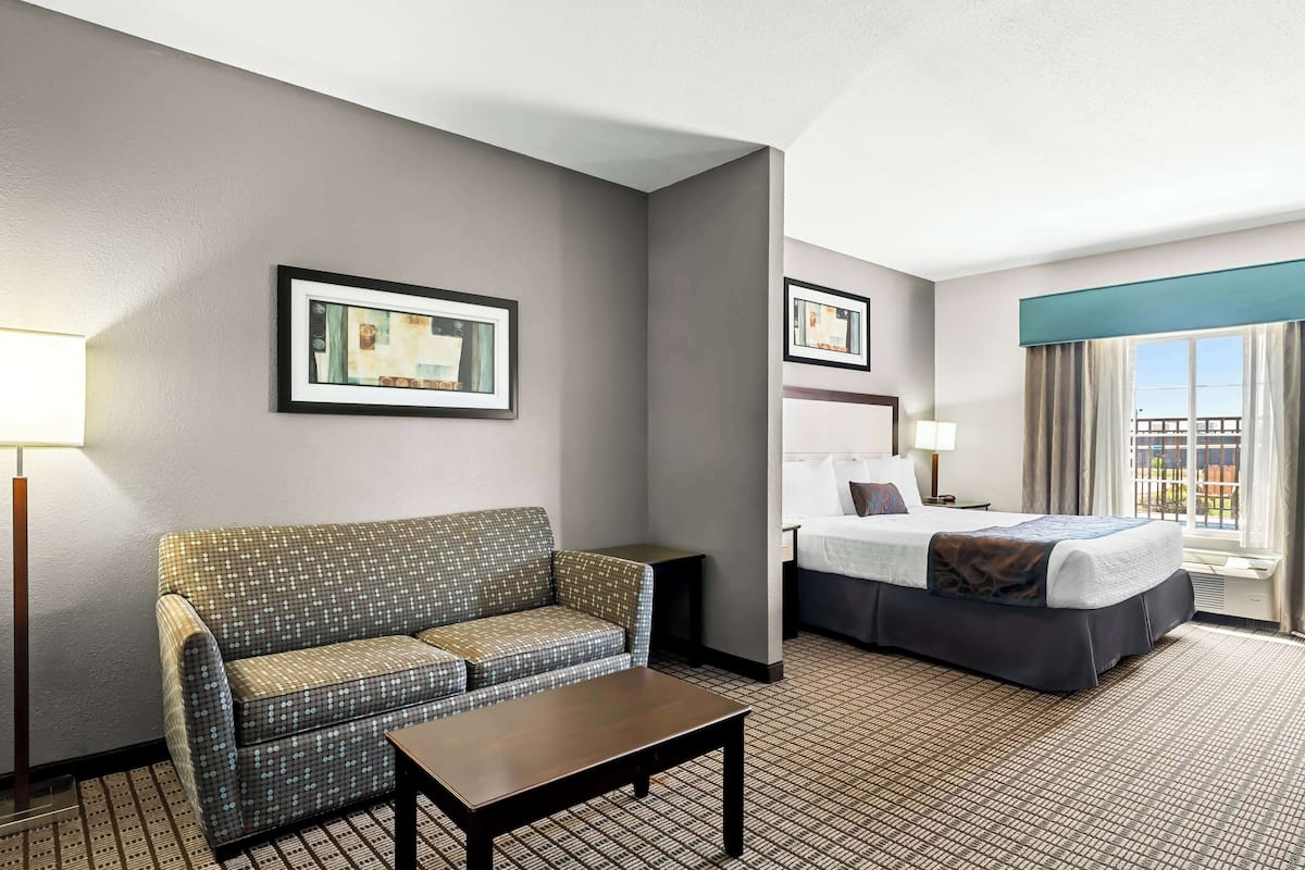 مكتب ومكواة/لوح كي وأسرّة أطفال/رضّع (مجانًا) وواي فاي مجانًا