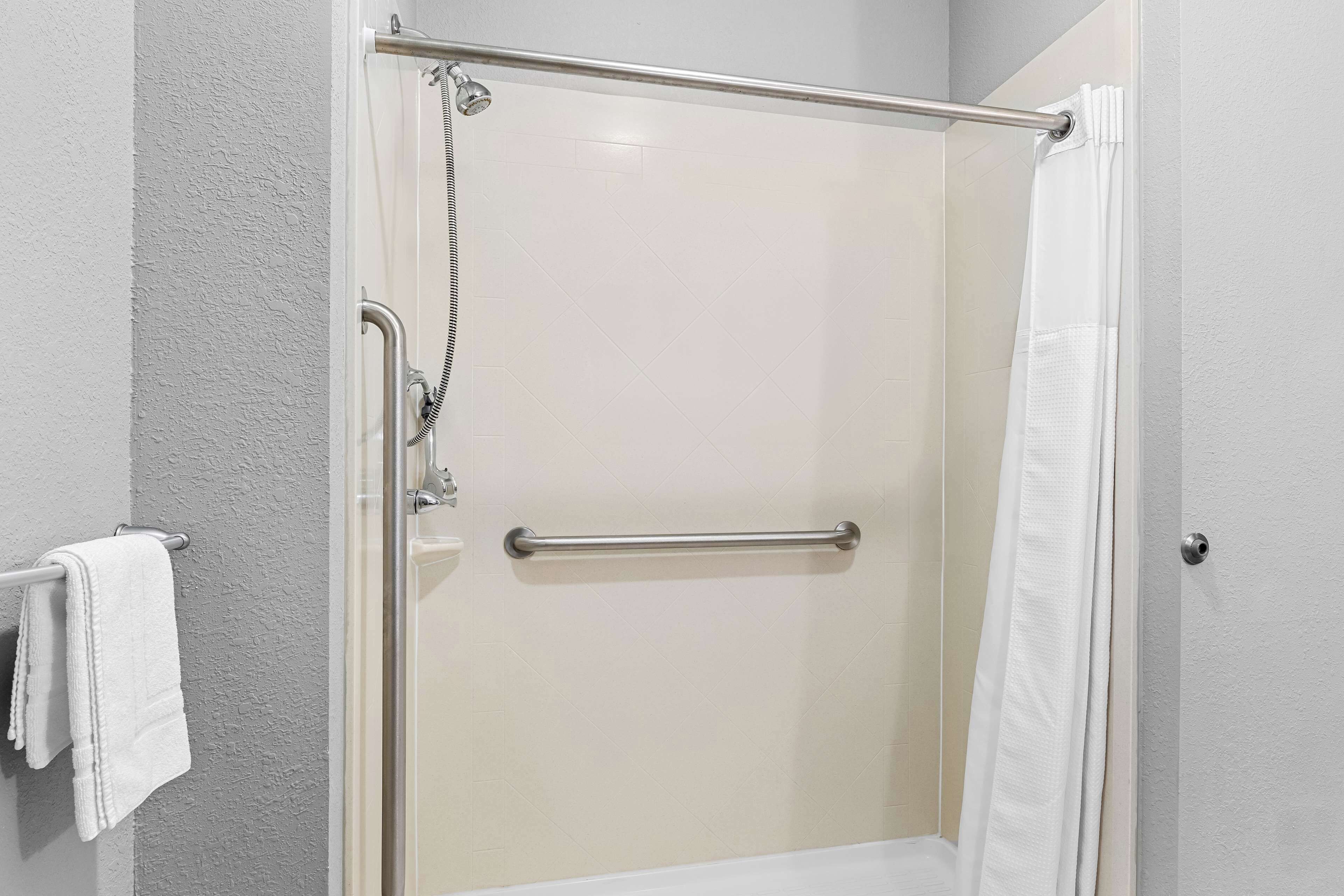 standard room, 1 king bed, accessible, non smoking | desk, iron/ironing board, free cots/infant beds, free wifi