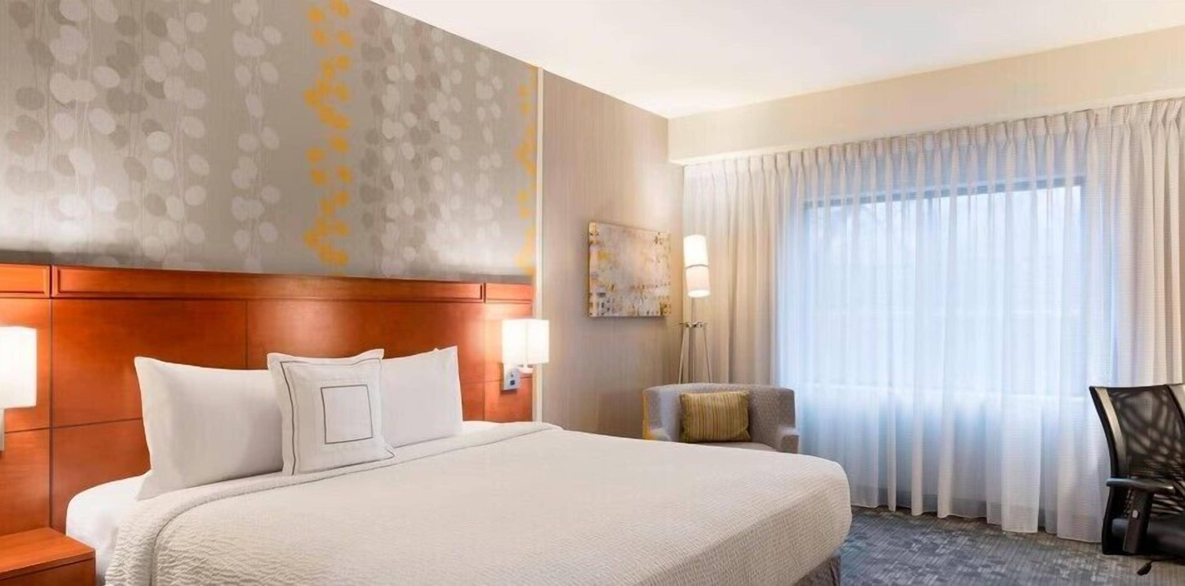 1 bedroom, pillow-top beds, desk, blackout curtains