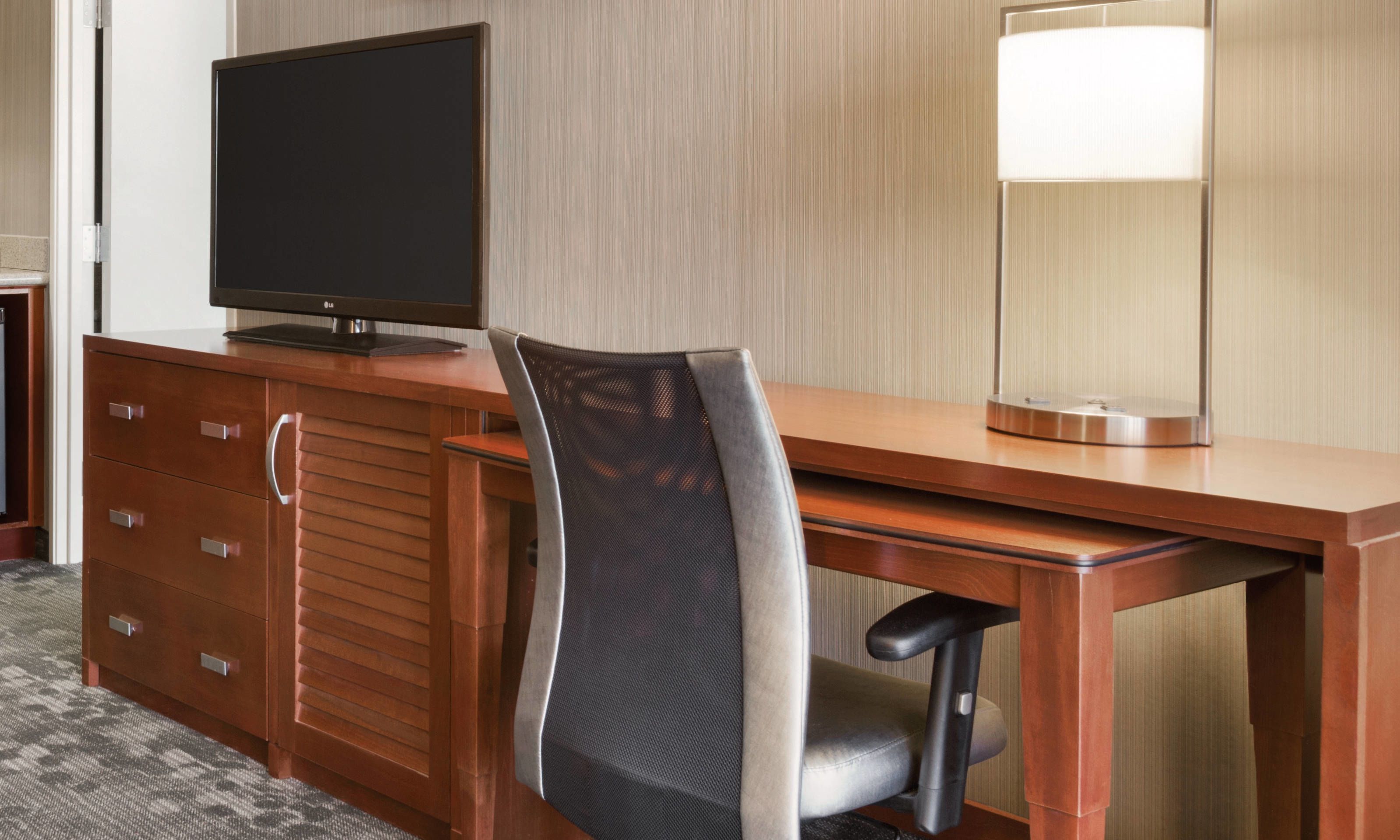 1 bedroom, pillow-top beds, desk, blackout curtains