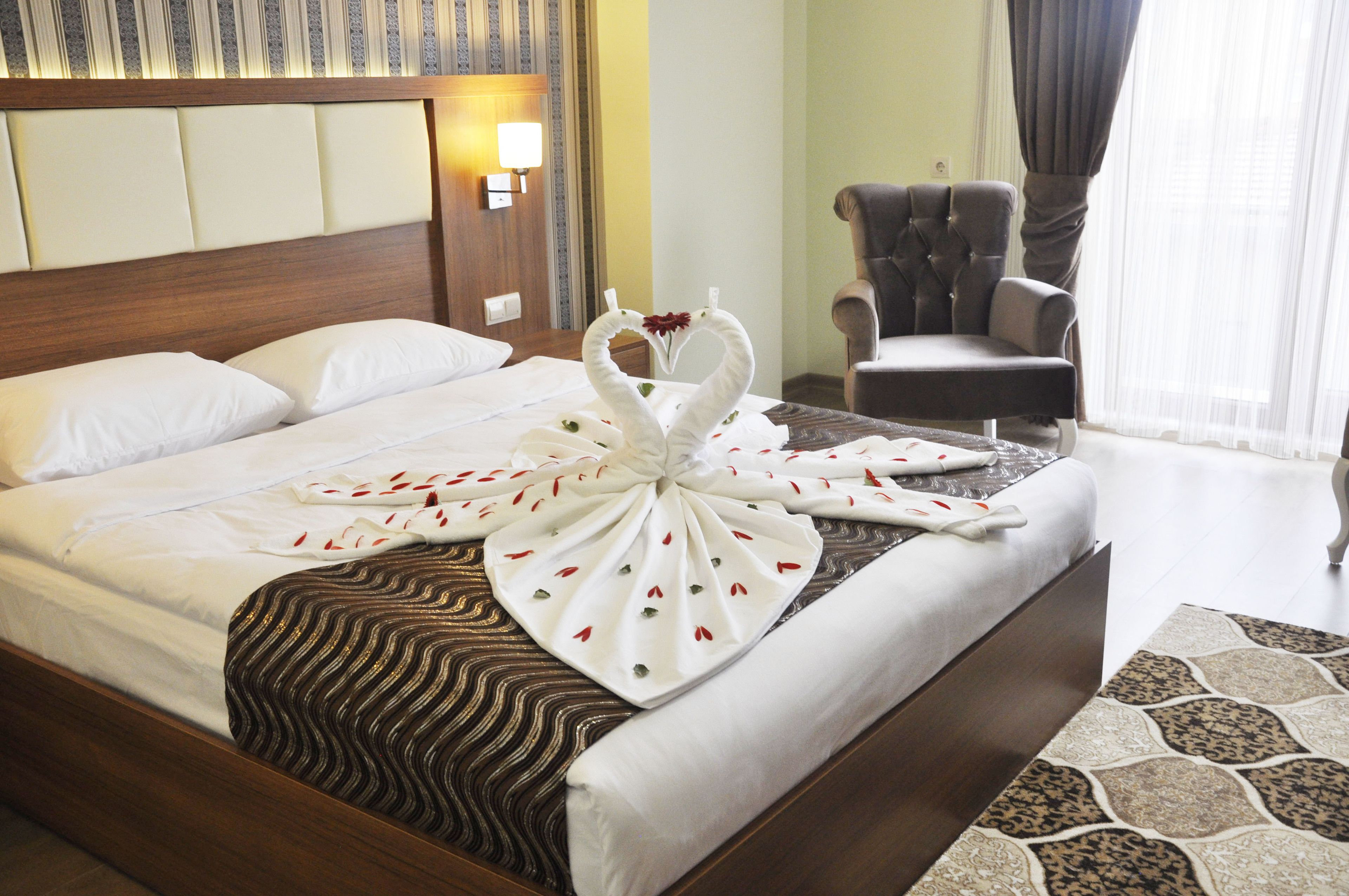 Hypo-allergenic bedding, minibar, in-room safe, individually decorated