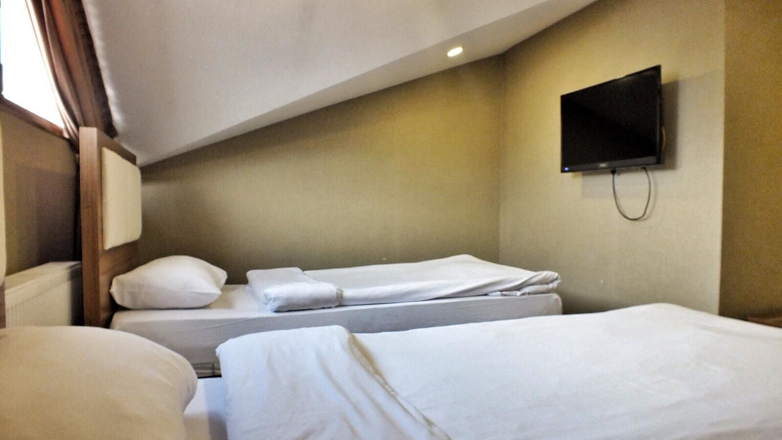 luxury penthouse, 2 single beds, smoking | hypo-allergenic bedding, minibar, in-room safe, individually decorated