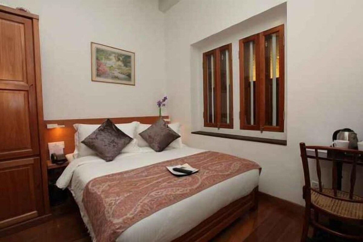 Pillow-top beds, minibar, in-room safe, desk