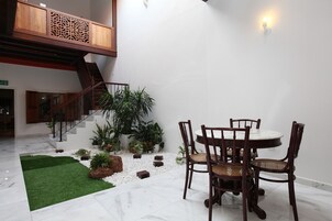 Family Villa, 4 Bedrooms, Garden Area (3 Bathrooms) | In-room dining