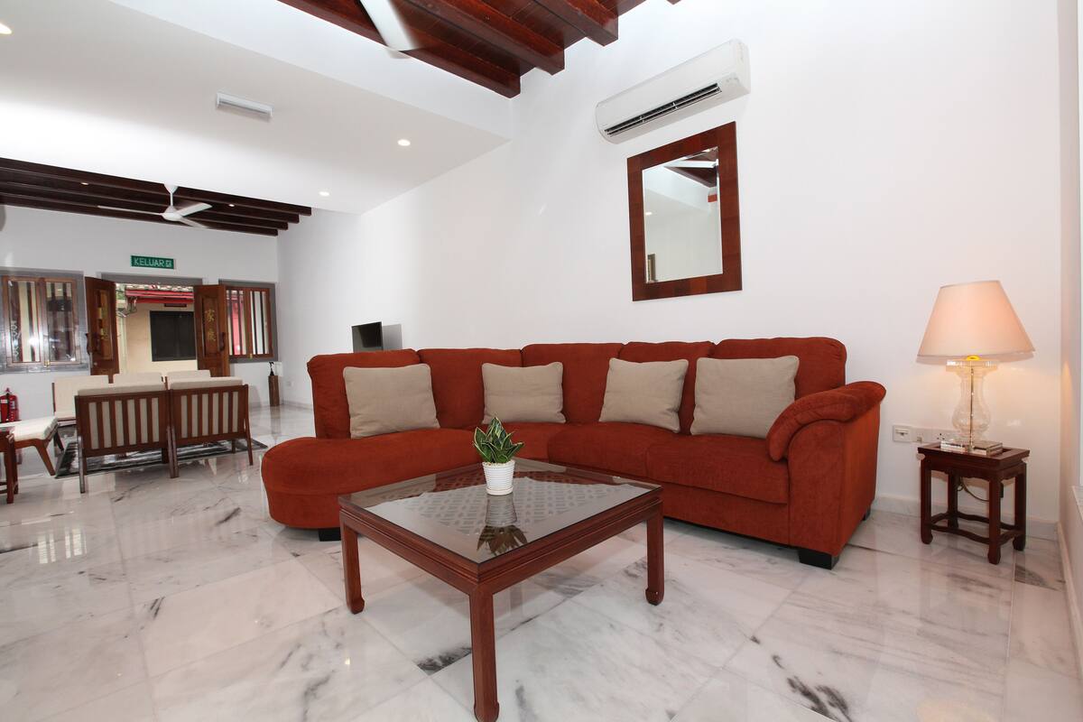 Family Villa, 4 Bedrooms, Garden Area (3 Bathrooms) | Ruang tamu | TV LCD 