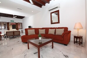 Family Villa, 4 Bedrooms, Garden Area (3 Bathrooms) | Living room