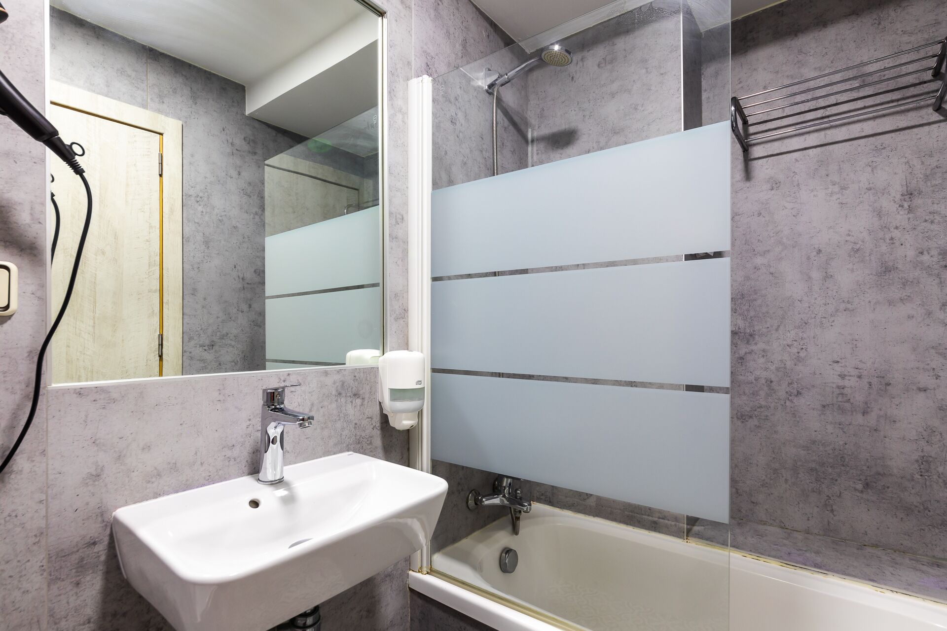 1 bedroom, in-room safe, desk, blackout curtains