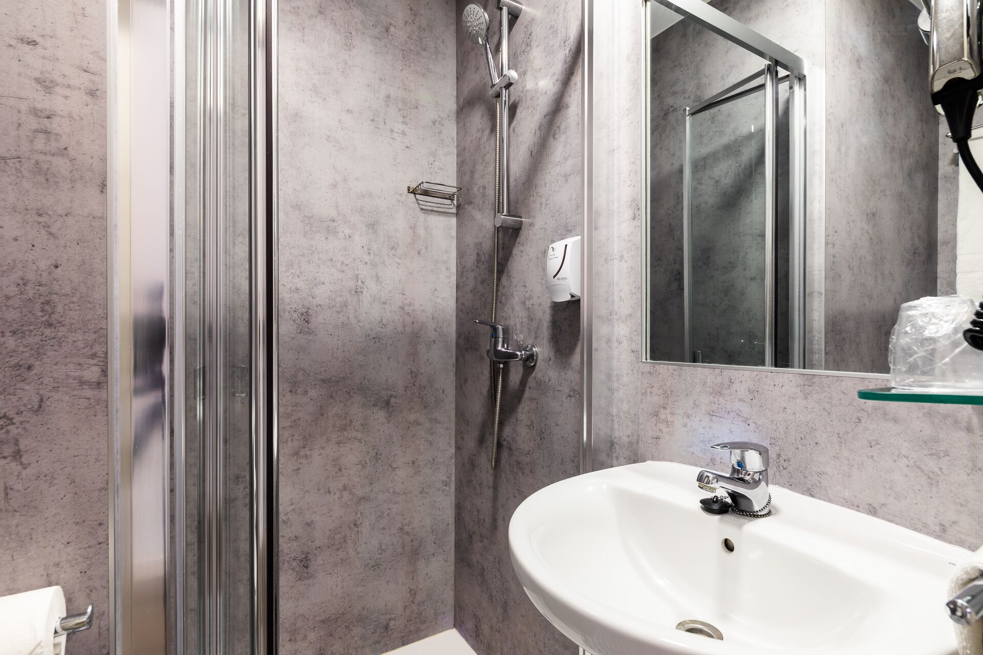 triple room | bathroom | hair dryer, bidet, towels