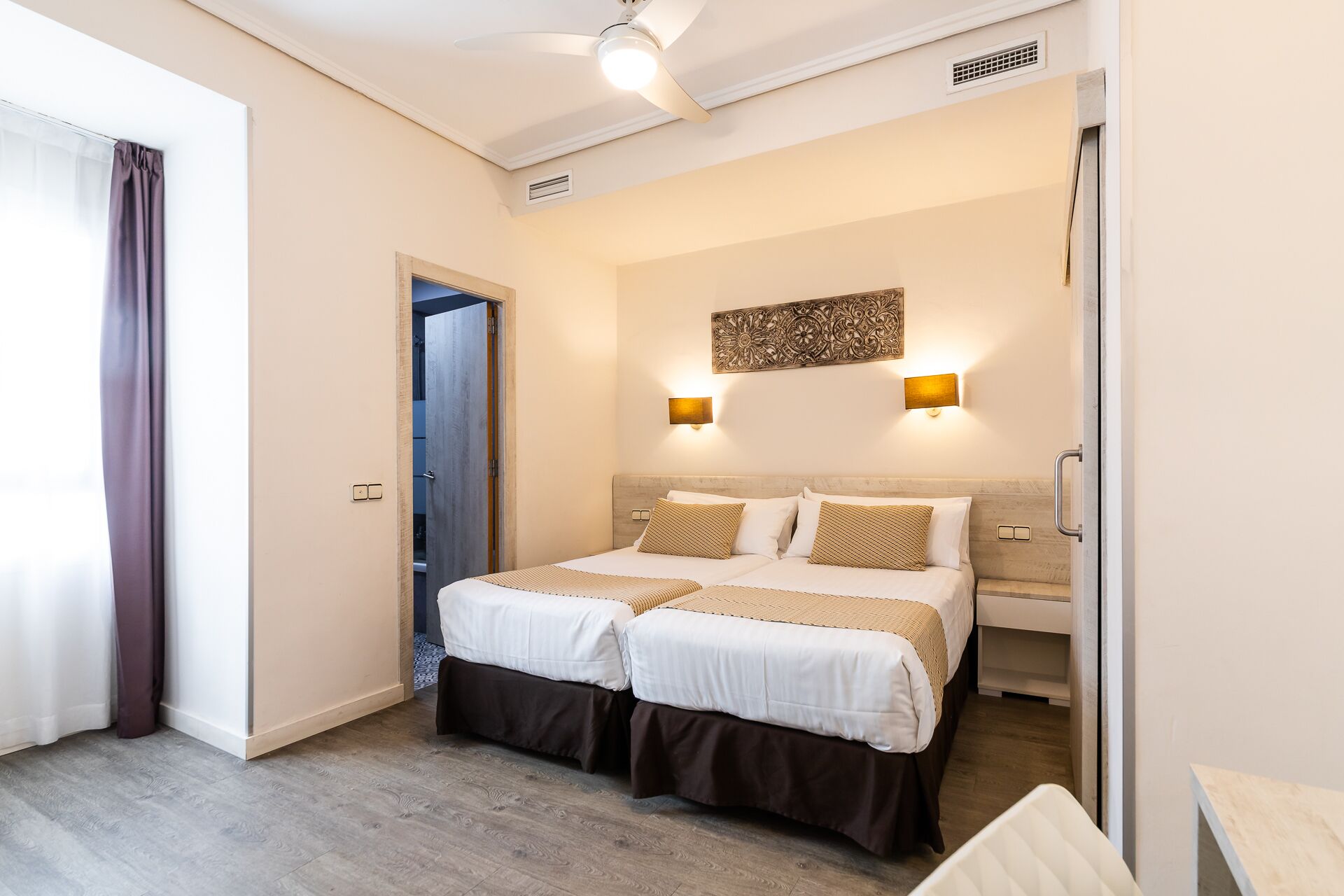 triple room | 1 bedroom, in-room safe, desk, blackout curtains