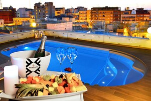 Seasonal outdoor pool, open 9:30 AM to 7:30 PM, sun loungers