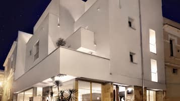 Fachada del alojamiento - Noche