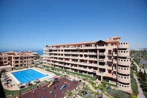 Lasten leikkialue ulkona