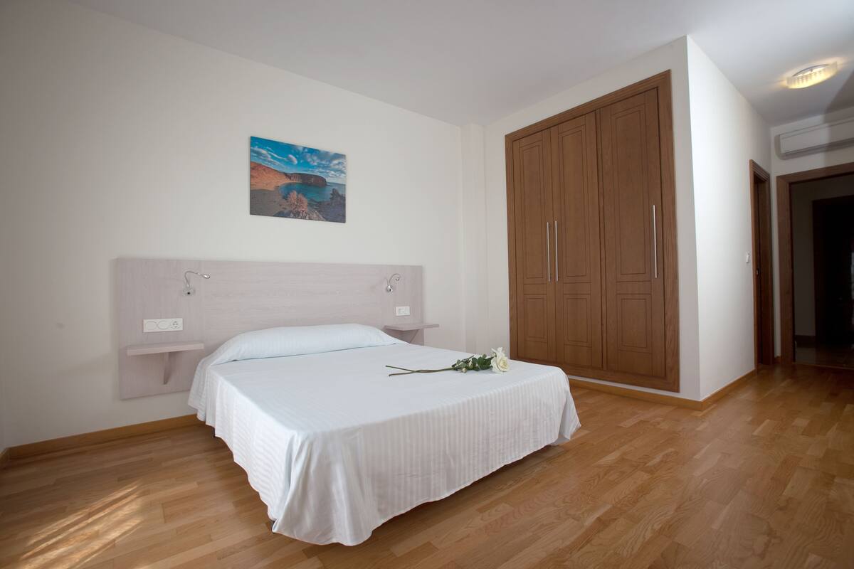 Apartament, 1 dormitori, terrassa | Roba de llit d'alta qualitat, caixa forta a l'habitació i escriptori 