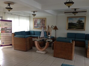 로비 좌석 공간