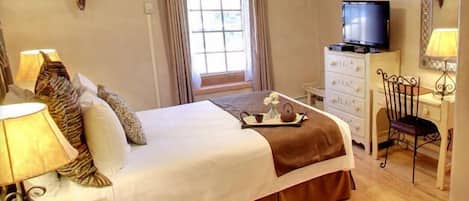 Kamer, 1 queensize bed, niet-roken | Pillowtop-bedden, verduisterende gordijnen, een strijkplank/strijkijzer