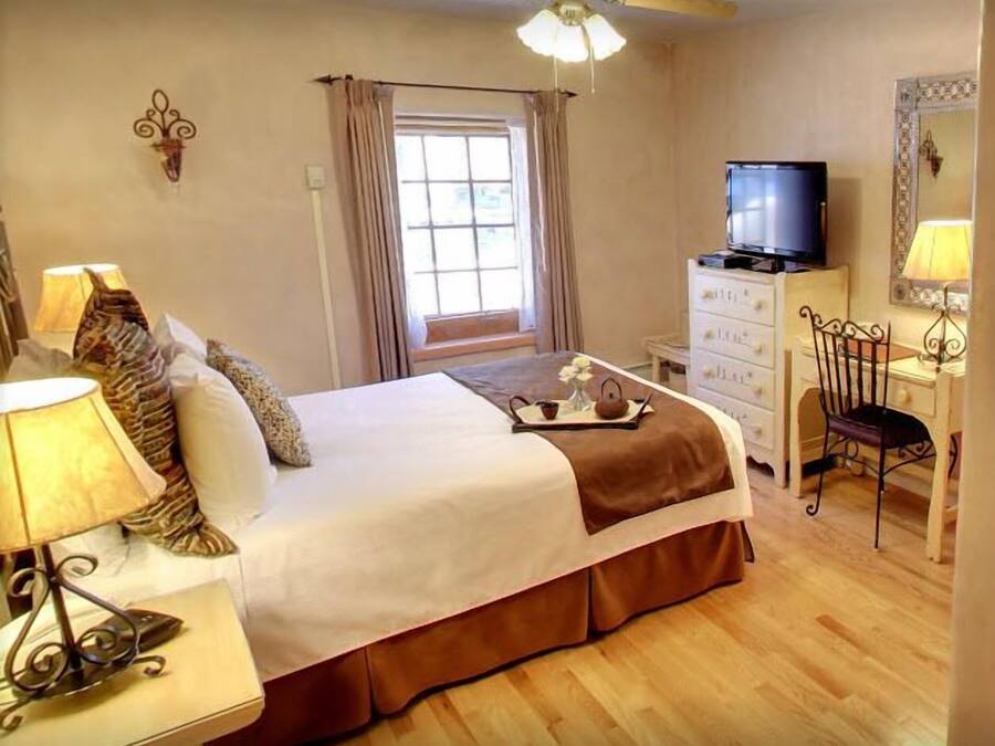 Kamer, 1 queensize bed, niet-roken | Pillowtop-bedden, verduisterende gordijnen, een strijkplank/strijkijzer