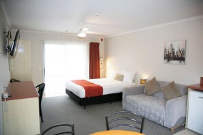 Executive Apartment, 1 Bedroom, Jetted Tub (Queen) | In-room safe, desk, cribs/infant beds, rollaway beds