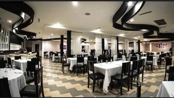 Free daily cooked-to-order breakfast