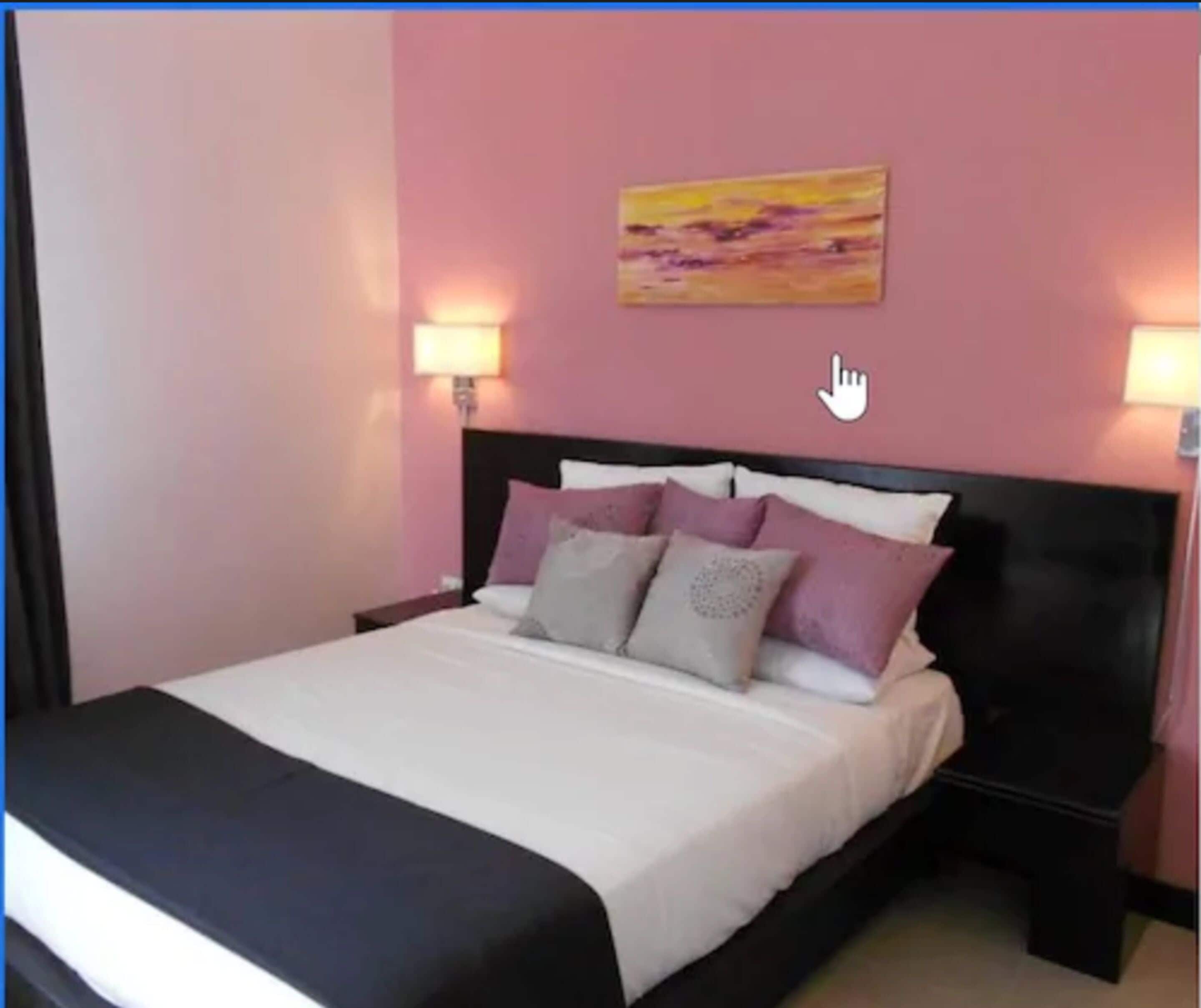 deluxe room, 1 queen bed | in-room safe, desk, blackout curtains, iron/ironing board