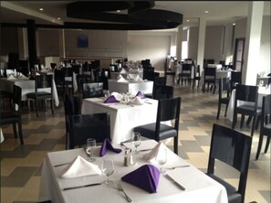 Breakfast, lunch, dinner served; international cuisine 