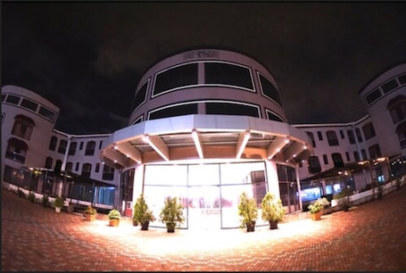 Vista frontal de la propiedad