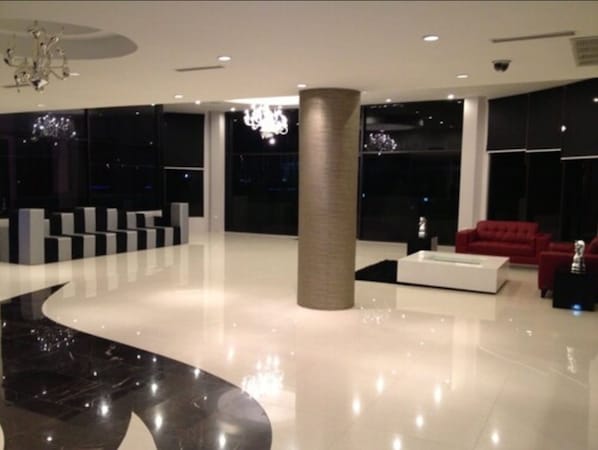 Lobby lounge