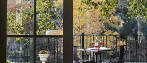 Lunch and dinner served, garden views 