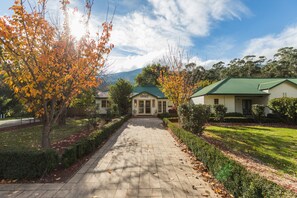 Property entrance - Oscar's on the Yarra (Warburton)