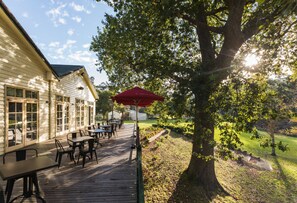 Dining - Oscar's on the Yarra (Warburton)